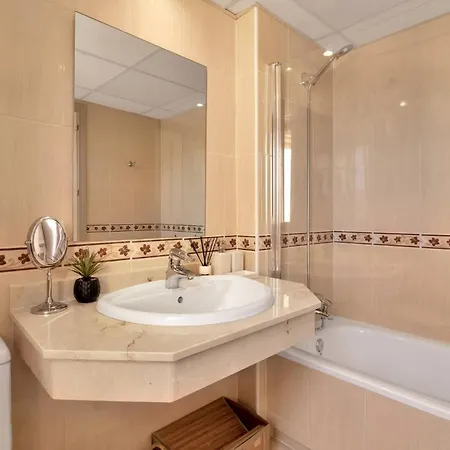 Hébergement de vacances Townhouse With Ocean Views, Bbq, Elevator, Padel And Pool - Costa Galera Park 25 Estepona